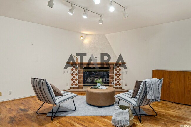 Building Photo - 1577 E Tomahawk Dr