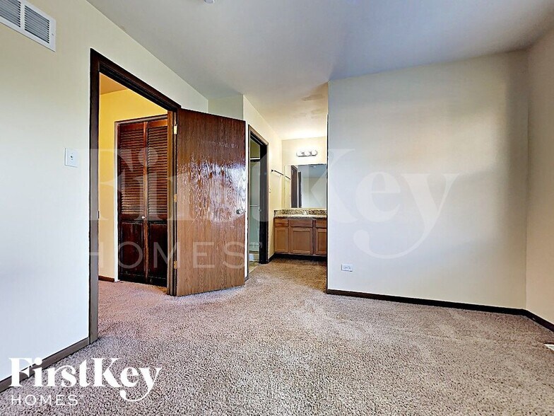 Building Photo - 6048 White Birch Ln