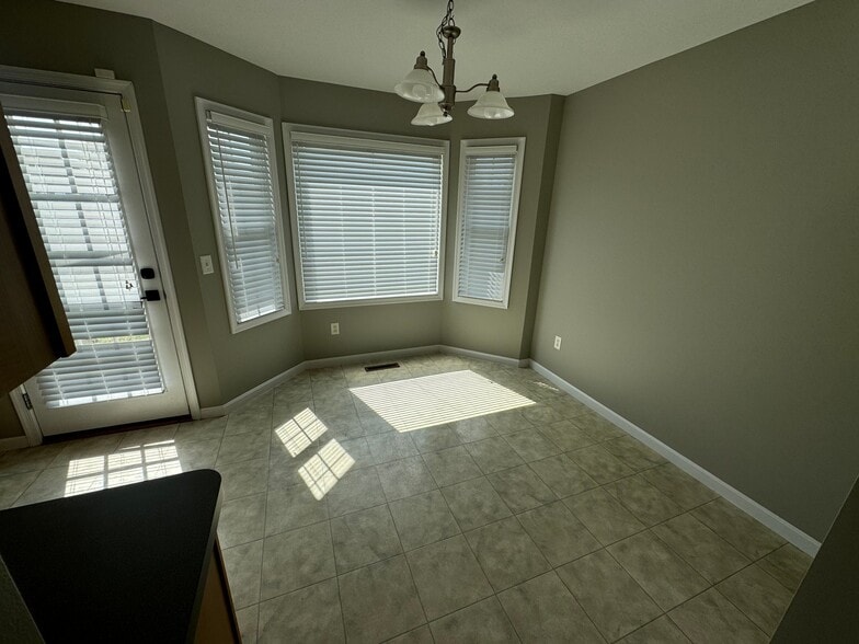 Building Photo - 134 Knob Hill Way