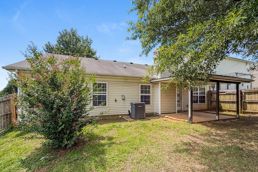 Building Photo - 804 Birchmill Point N