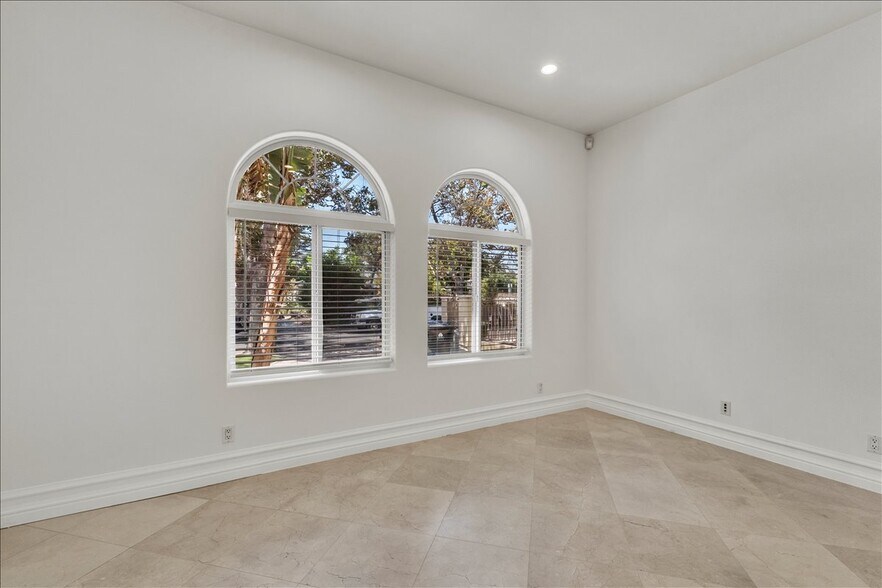 Building Photo - 5150 Teesdale Ave