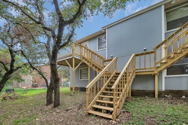 Building Photo - 500 Algerita Dr