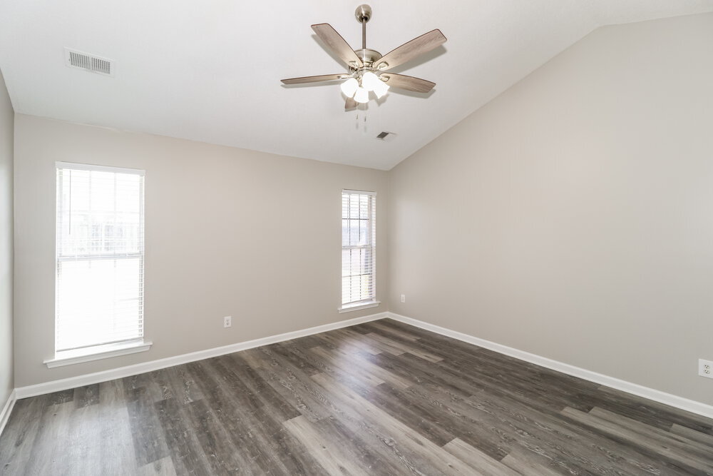 Building Photo - 5086 Jon Oak Dr