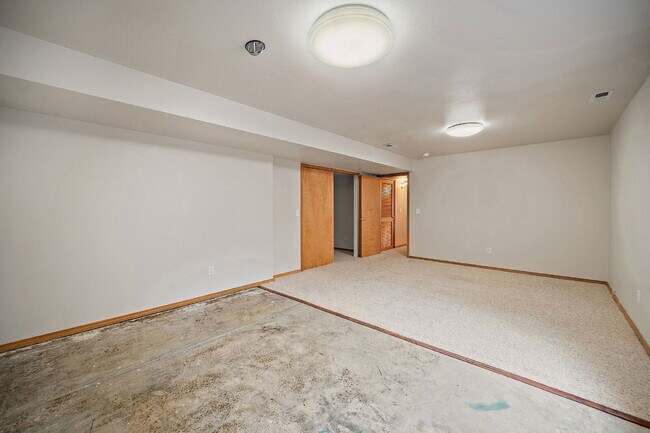 Building Photo - 8112 Old Exchange Dr