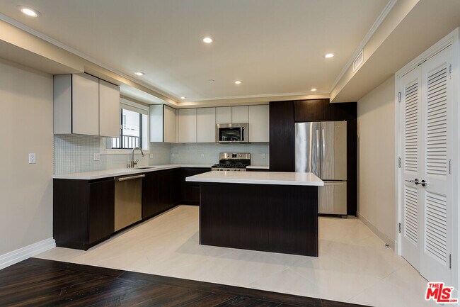 Building Photo - 1211 9th St