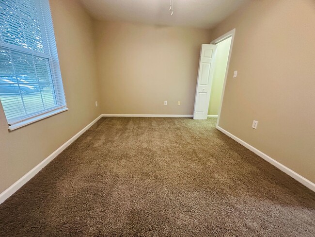 Building Photo - 3 bedroom, 2 bath w/ 2-car garage convenient to Sevier, Knox & Jefferson Counties - available now