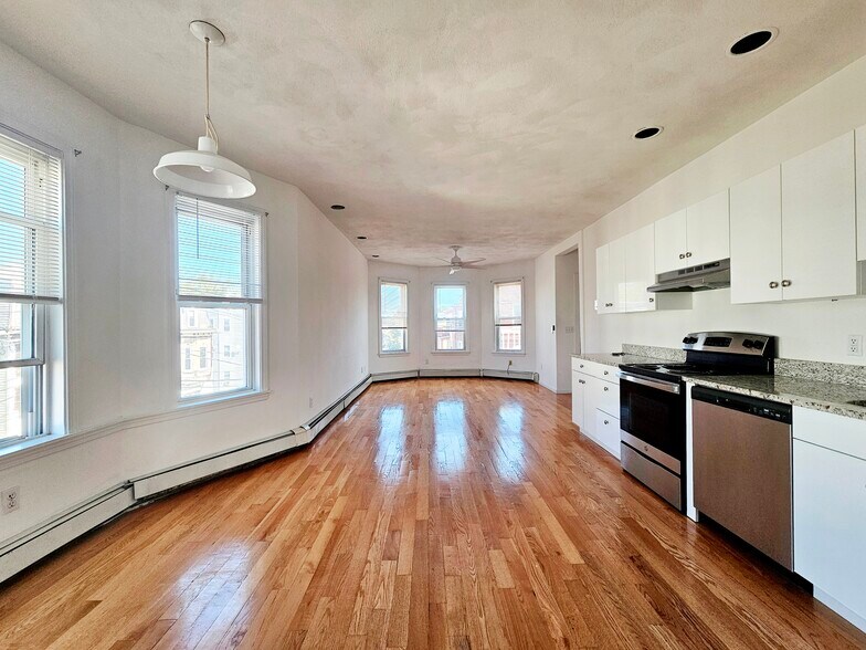 Building Photo - 56 Mansfield St
