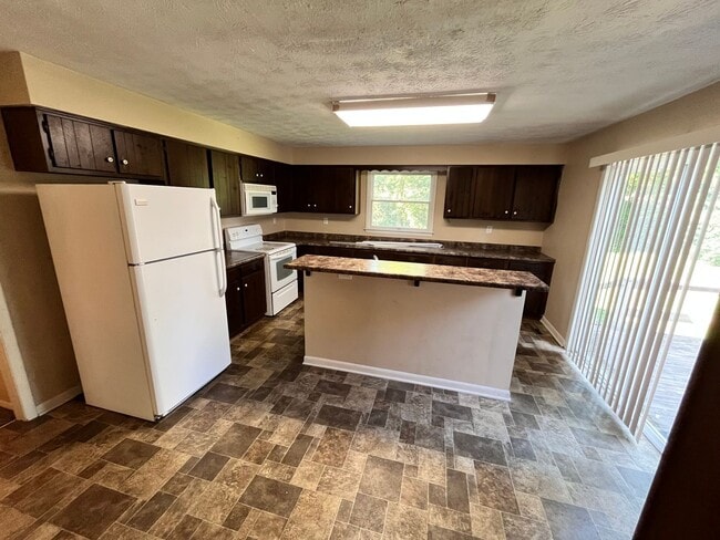 Building Photo - 4 Bedroom House With Large Basement