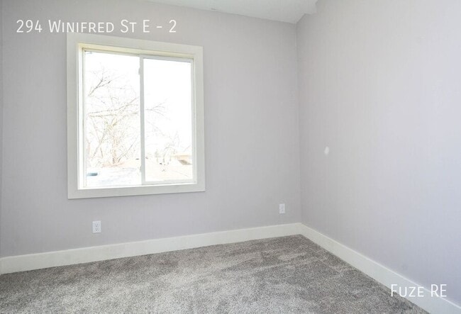 Building Photo - 294 Winifred St E