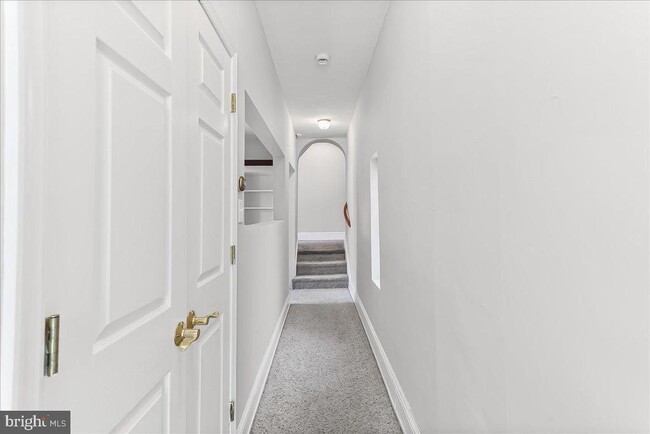 Building Photo - 240 W Miner St