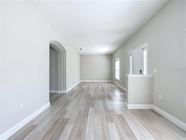 Building Photo - 550 Reddicks Cir
