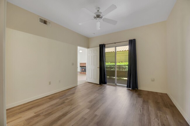 Building Photo - Downstairs 2 bedroom condo in Green Valley