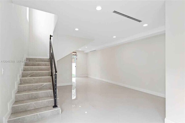 Building Photo - 1252 NW 39th St