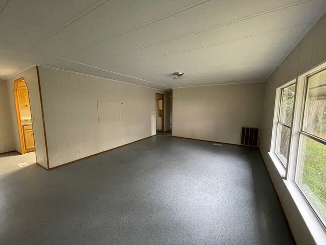 Building Photo - 3/2 in Zephyrhills