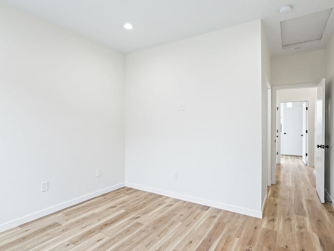 Building Photo - Vancouver Townhouses