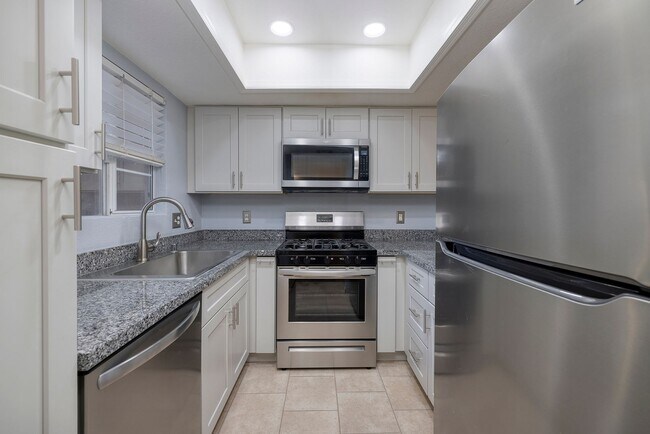 Building Photo - Gated First Floow Summerlin Condo - 2 Bedrooms 2 Bath