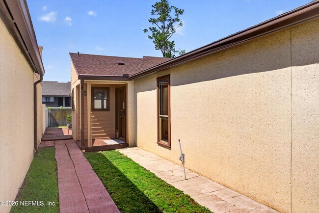 Building Photo - 1964 Oak Twist Ct
