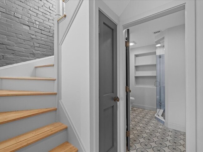 Building Photo - 81 Saint Botolph St