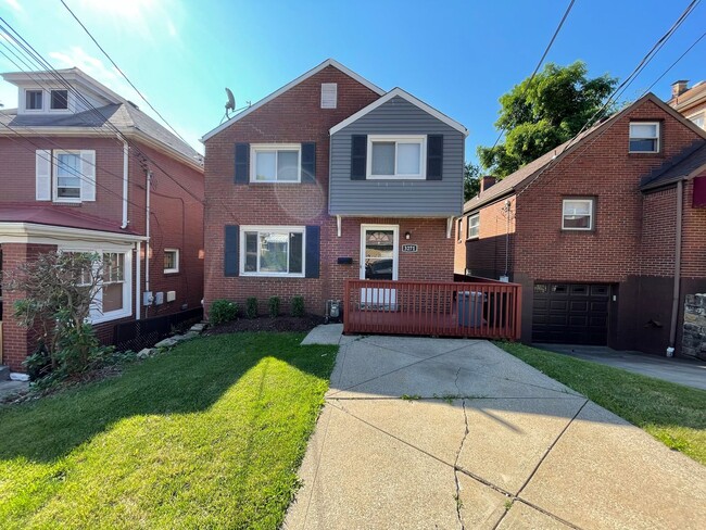 Building Photo - Comfortable 3-Bedroom Home with Private Backyard in Pittsburgh!