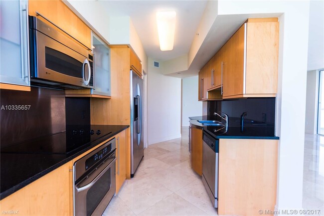 Building Photo - 3 br, 2.5 bath Condo - 6365 Collins Ave IM...