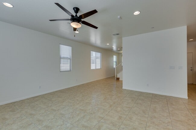 Building Photo - Gorgeous one story 4 bedroom 2 Bathroom Ho...