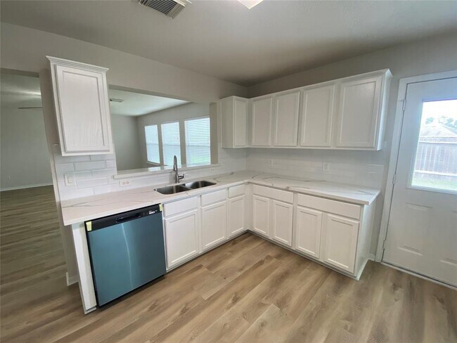 Building Photo - 5638 Sequin Dr