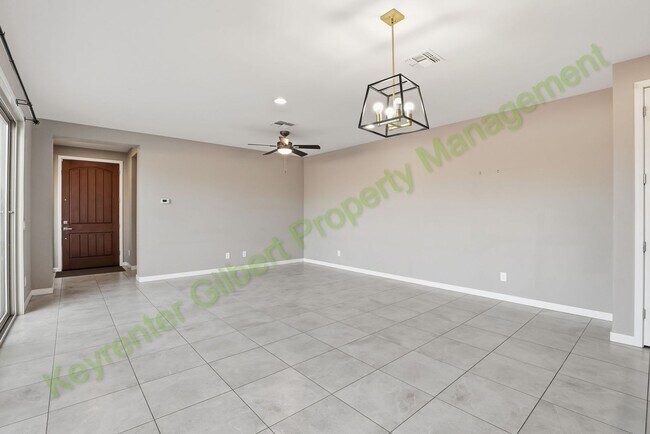 Building Photo - Charming 3-bed/3bath Gilbert Corner Lot Ho...