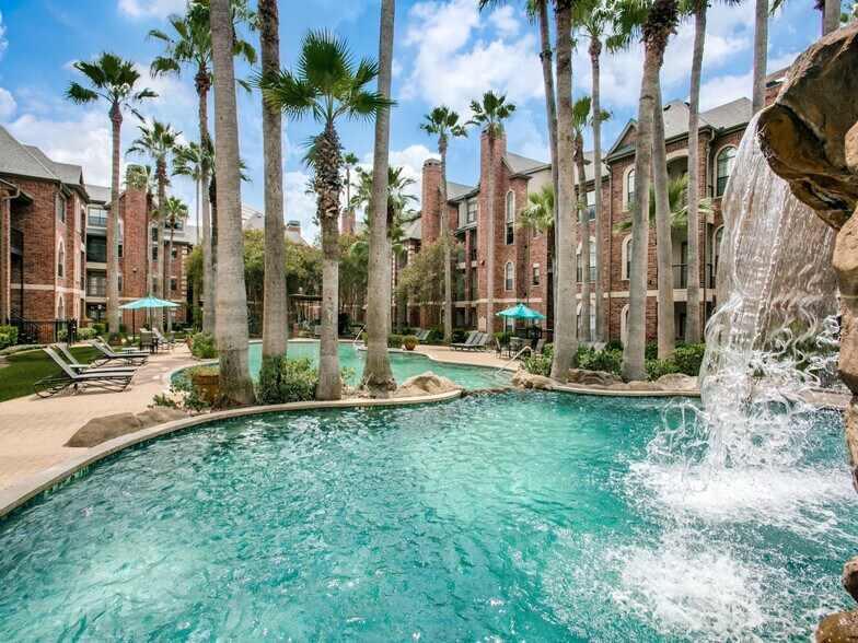 Phoenician 2345 Bering Dr Houston TX 77057 Apartment Finder