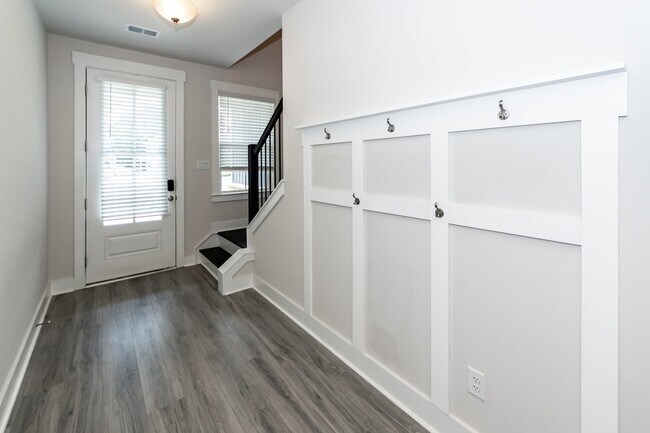 Building Photo - 7722 Park Gate Dr