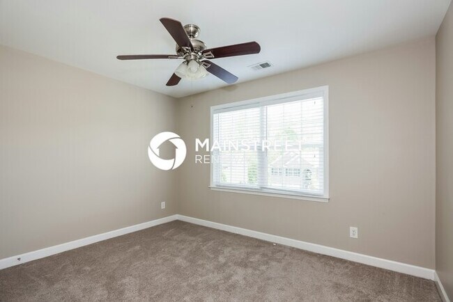 Building Photo - 5 Bedroom Pet-Friendly Home in Charlotte, ...
