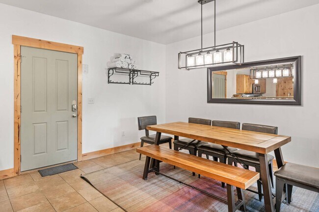 Building Photo - Stunning Furnished Park City Condo