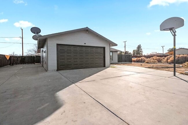 Building Photo - 8560 Nipa Ave