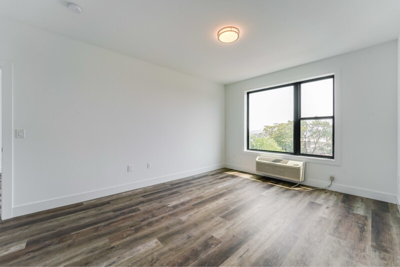 Building Photo - 400 69th St