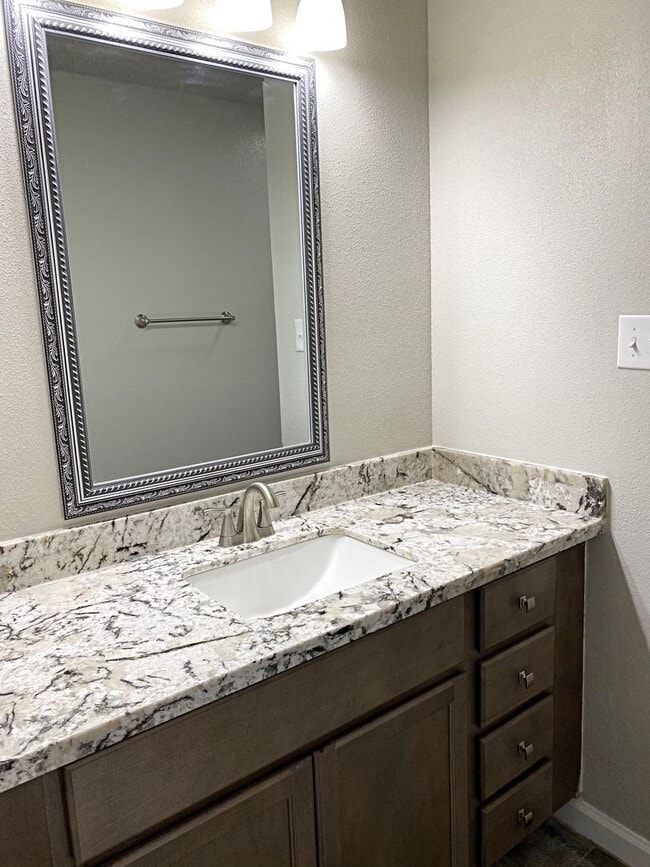 Building Photo - 6023 Bedford Dr