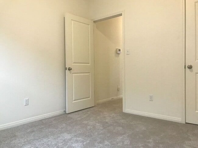 Building Photo - Great 3/2 in Presidential Meadows