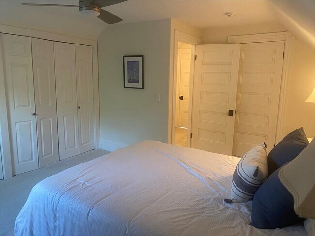 Building Photo - 27 Mann Ave