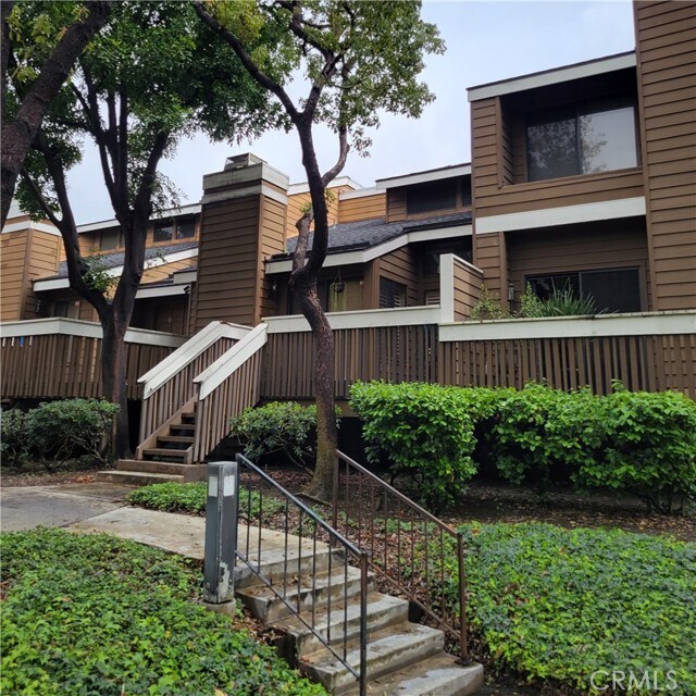 Building Photo - 8550 Lake Knoll Ave