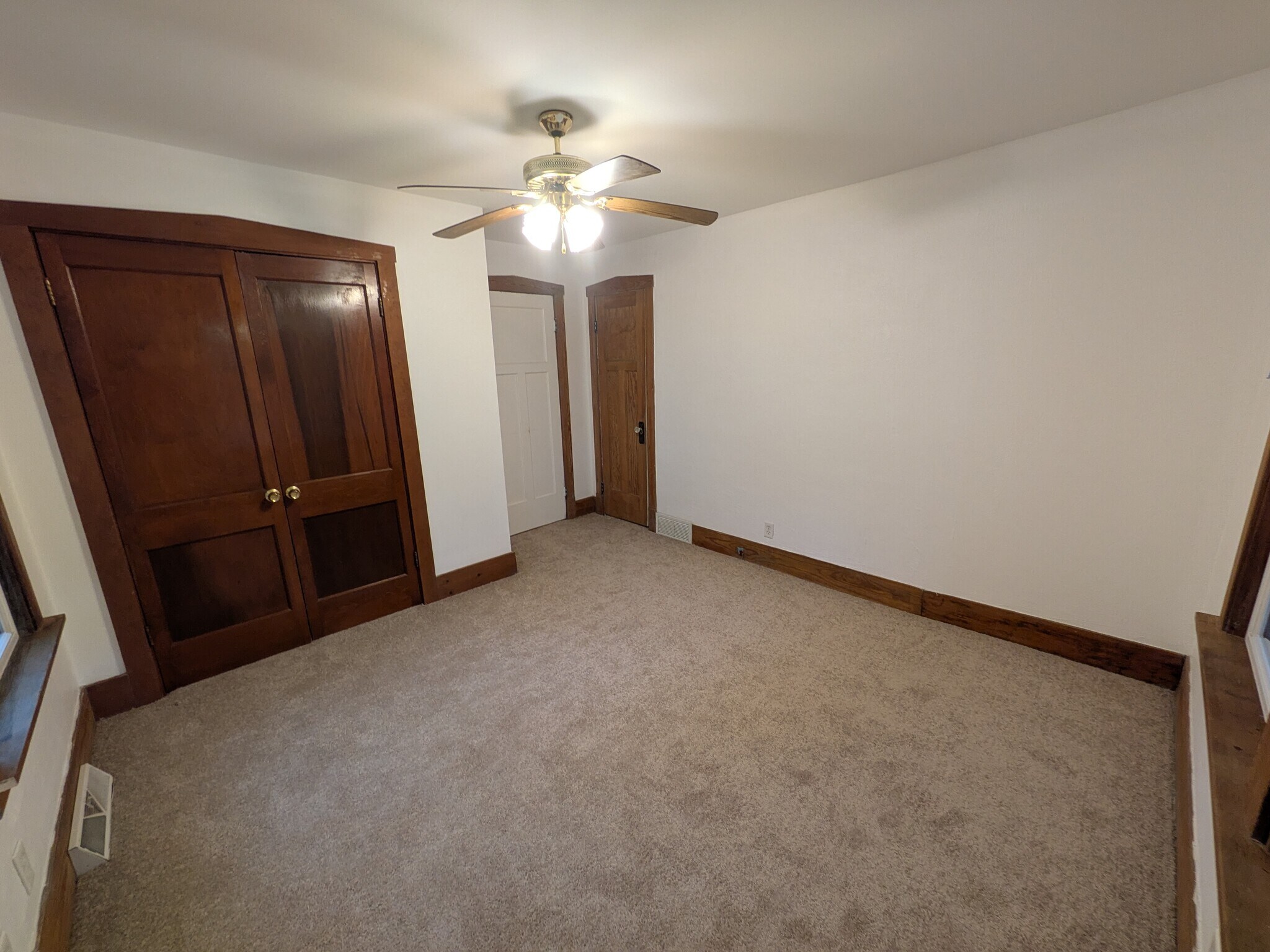 Building Photo - 118 Harding Ave