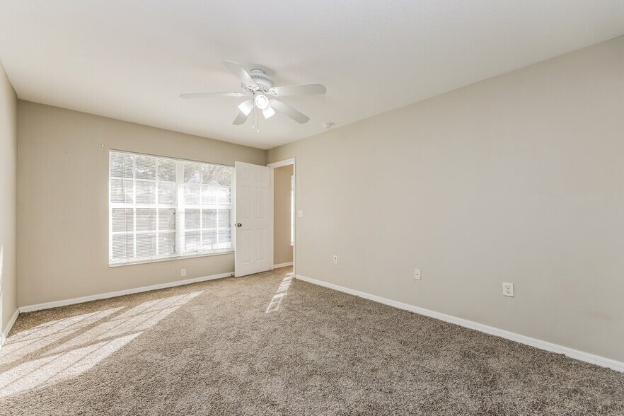 Building Photo - 10404 Summerview Cir