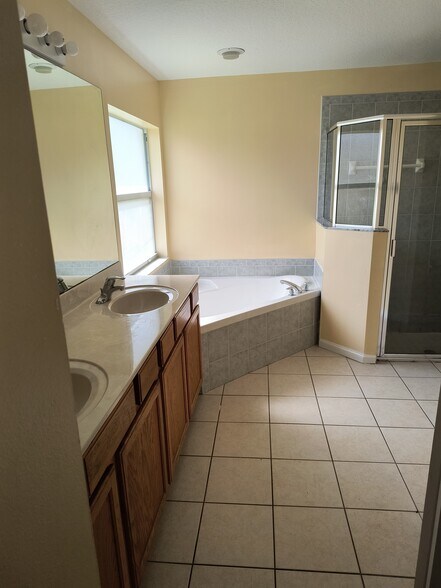 Building Photo - 229 SW Chelsea Ter