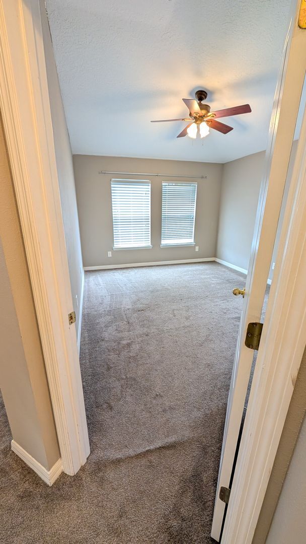 Building Photo - Two Bedrooms with floor plan at the same level and one car garage.