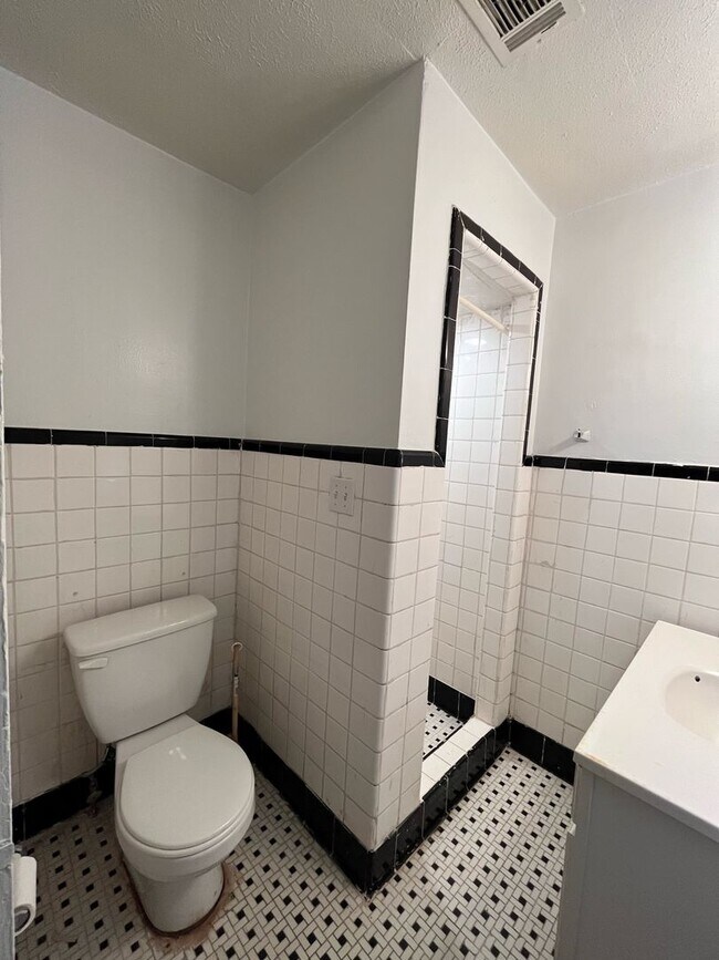 Building Photo - Located off of Victory Drive!! 2 Units Ava...