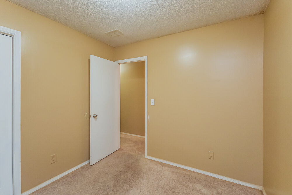 Building Photo - 5438 Farmview Close