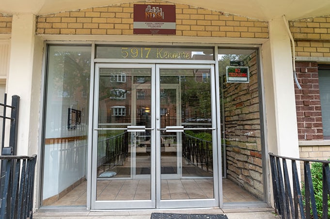 Building Photo - 5919 N Kenmore Ave