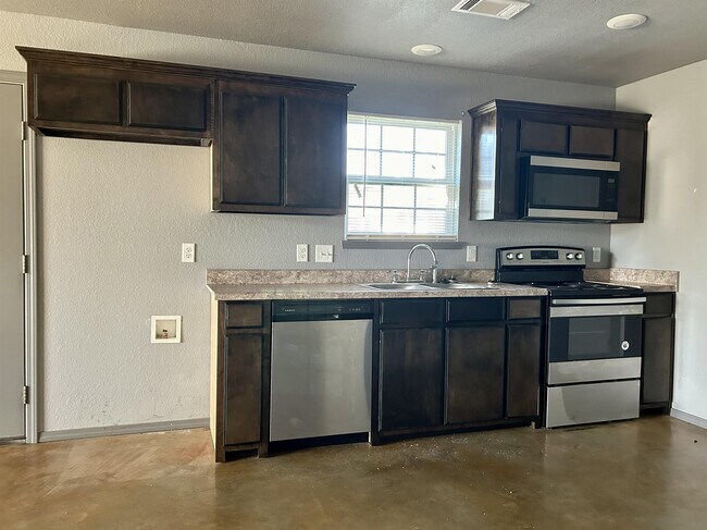 Building Photo - 213 Carson Rd