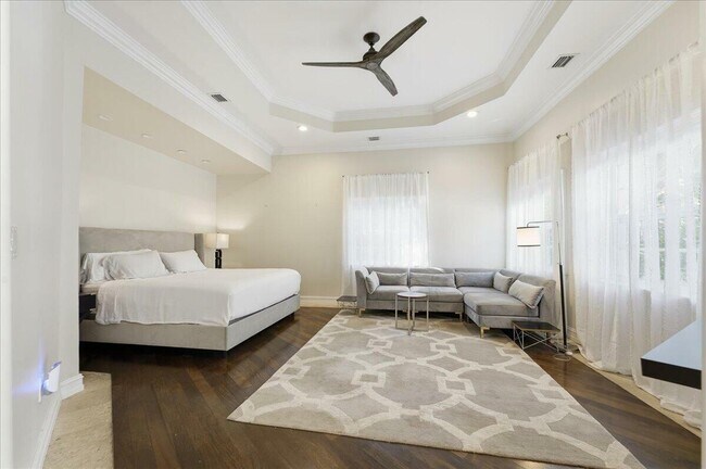 Building Photo - 459 NE 15th Ave