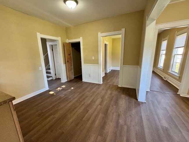 Building Photo - 4 Bedroom House