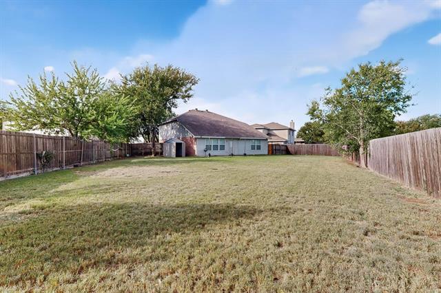 Building Photo - 2800 Briargrove Ln