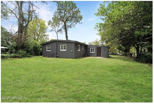 Building Photo - 9155 Sibbald Rd