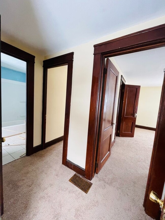 Building Photo - DREAM LOCATION !! LOOKS LIKE PRIVET ROAD !!!